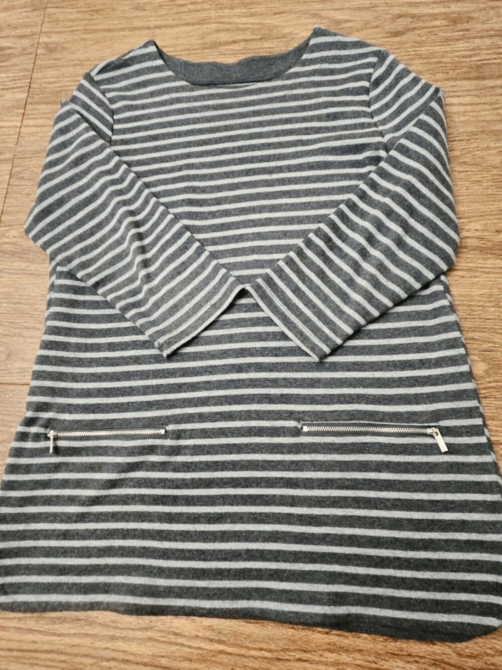 CROFT & BARROW Women's Grey Stripe Sweater w/Zipper Pockets - Size Large